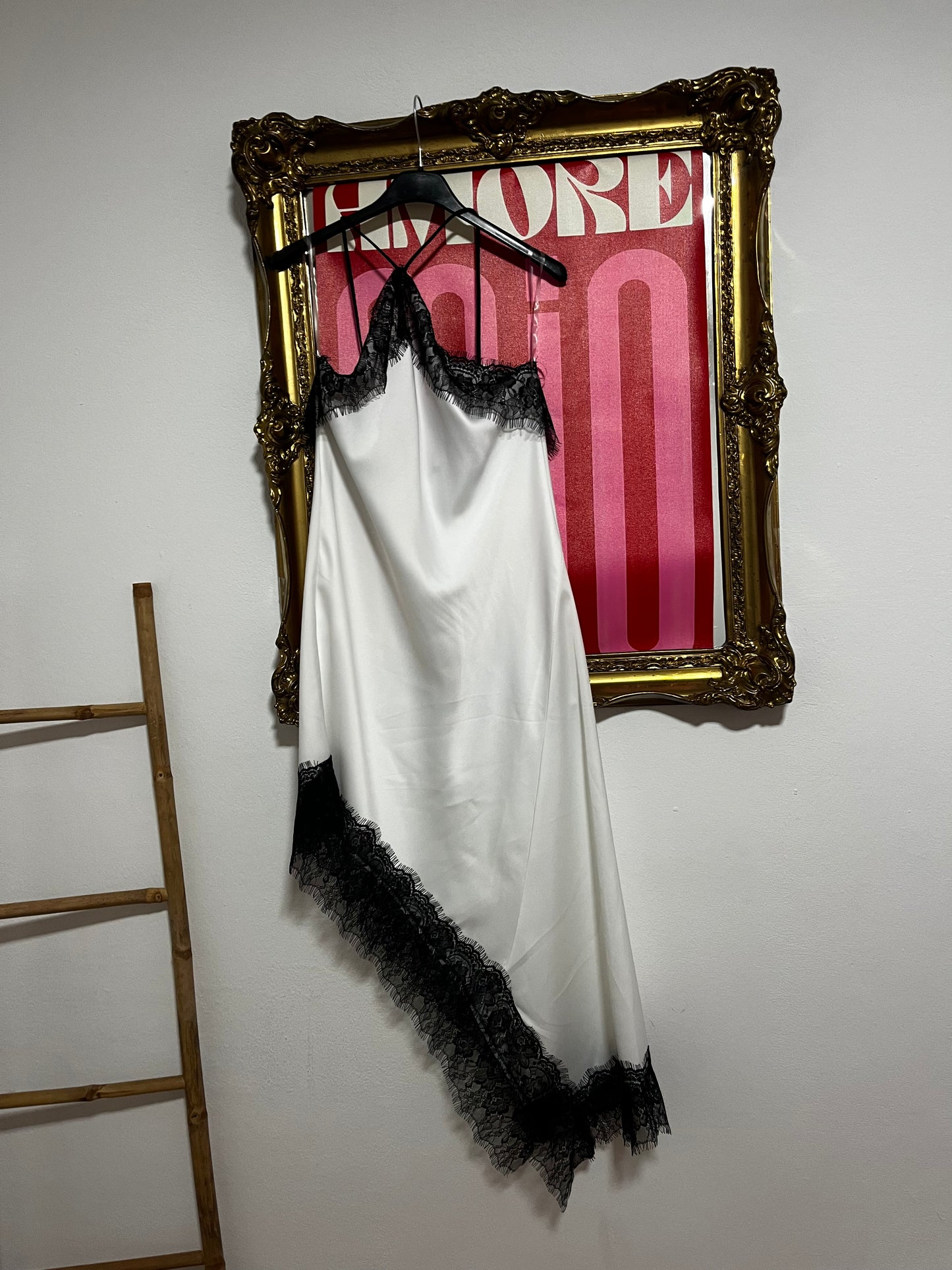 VESTIDO LENCERO ASIMÉTRICO