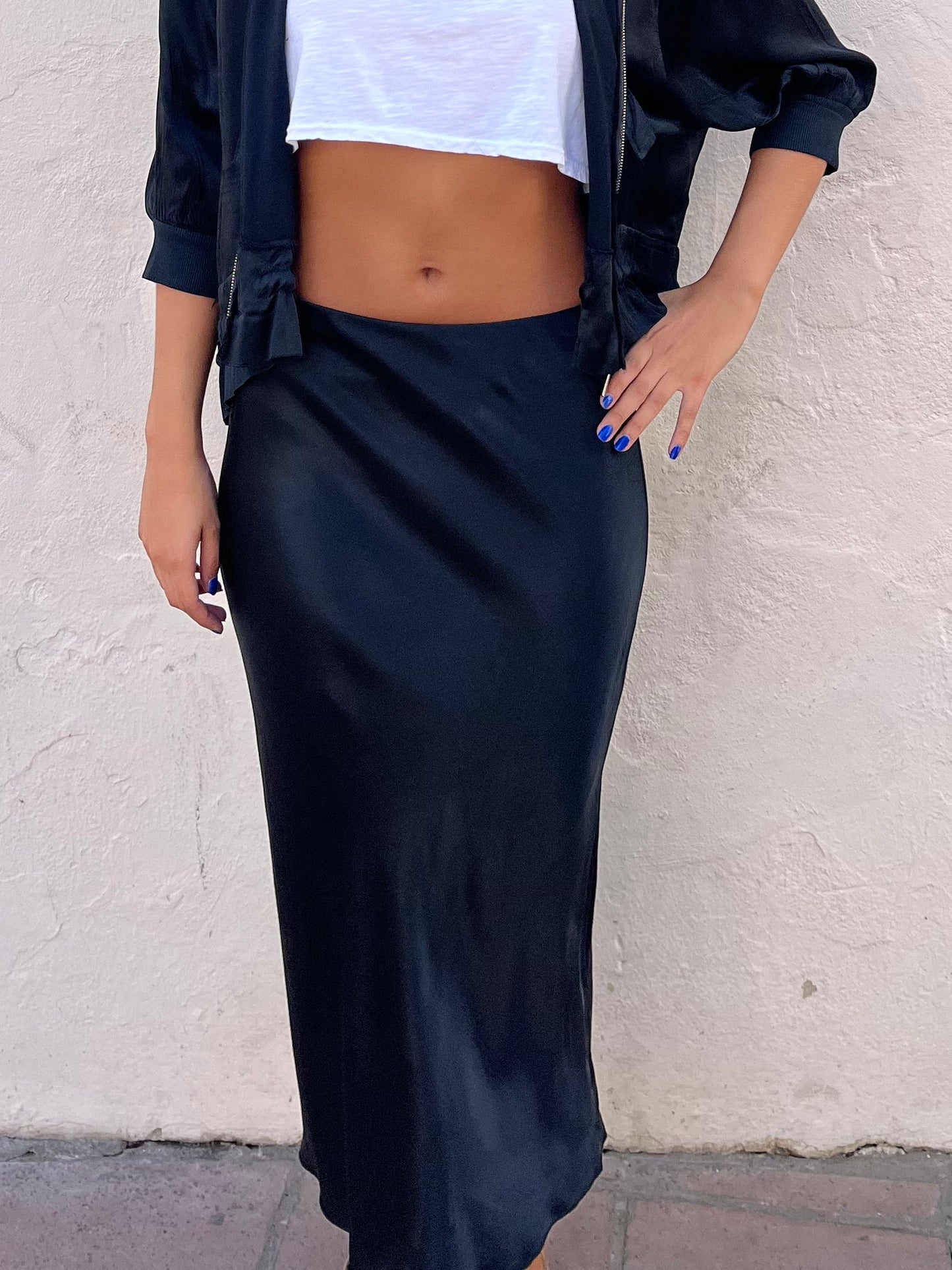 FALDA SATINADA NEGRA