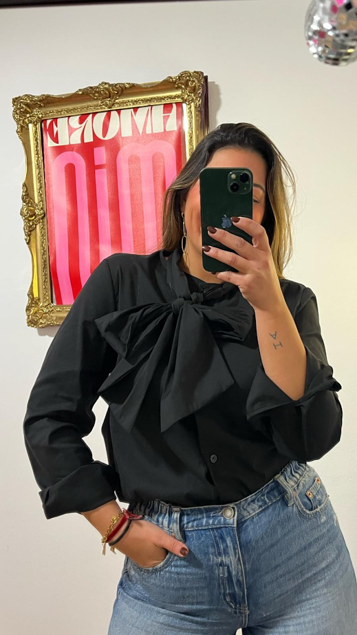 blusa negra