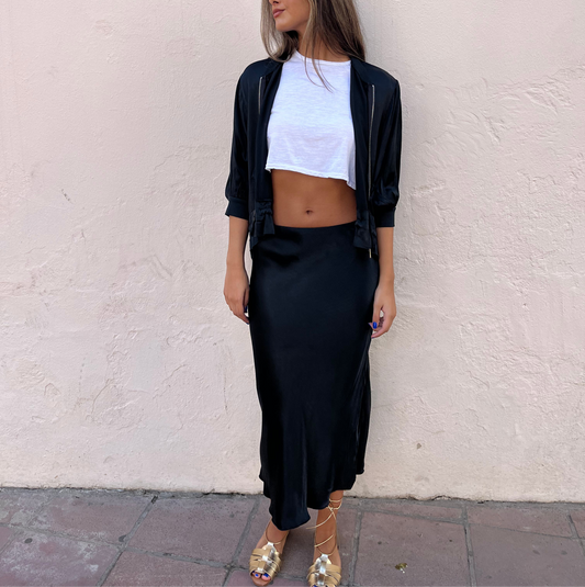 FALDA SATINADA NEGRA