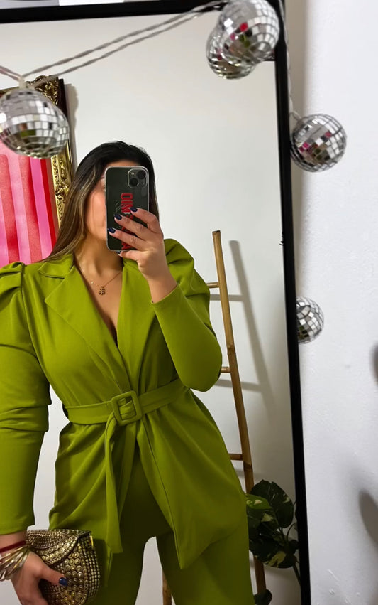 TRAJE LEO