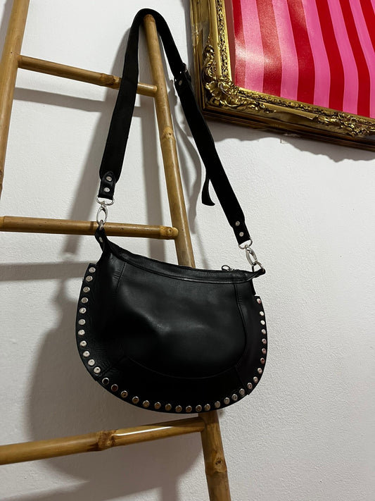 BOLSO BANDOLERA TACHAS (NEGRO)